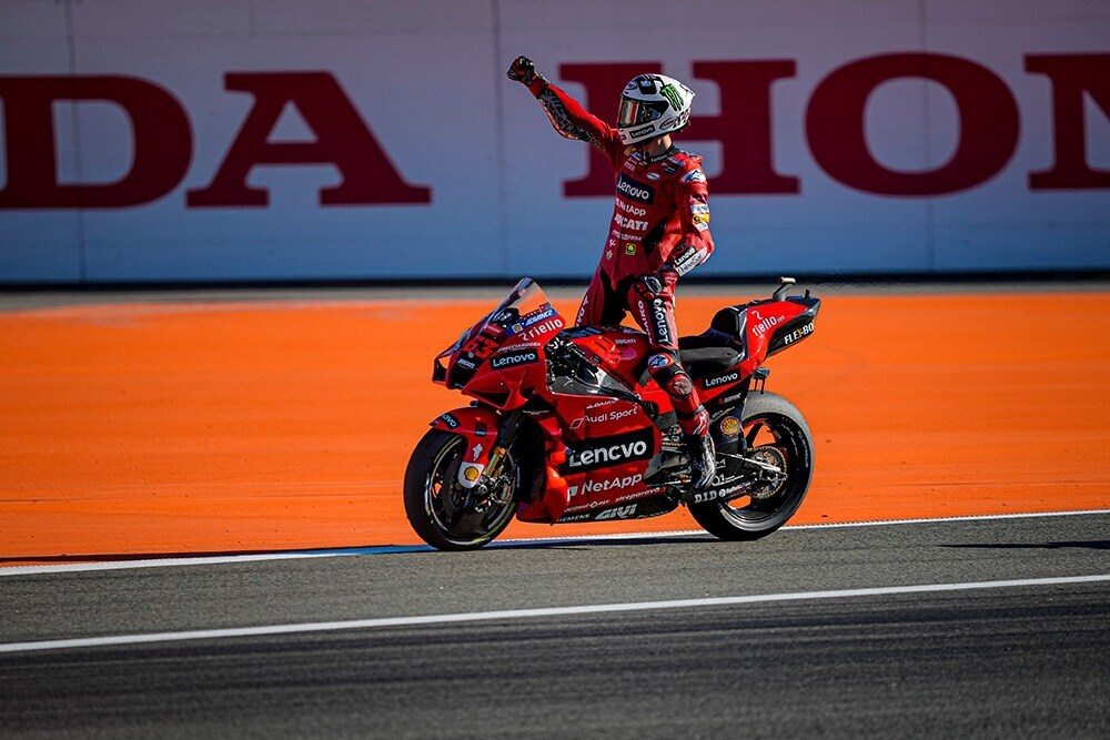 Ducati: la stagione 2021 in un libro